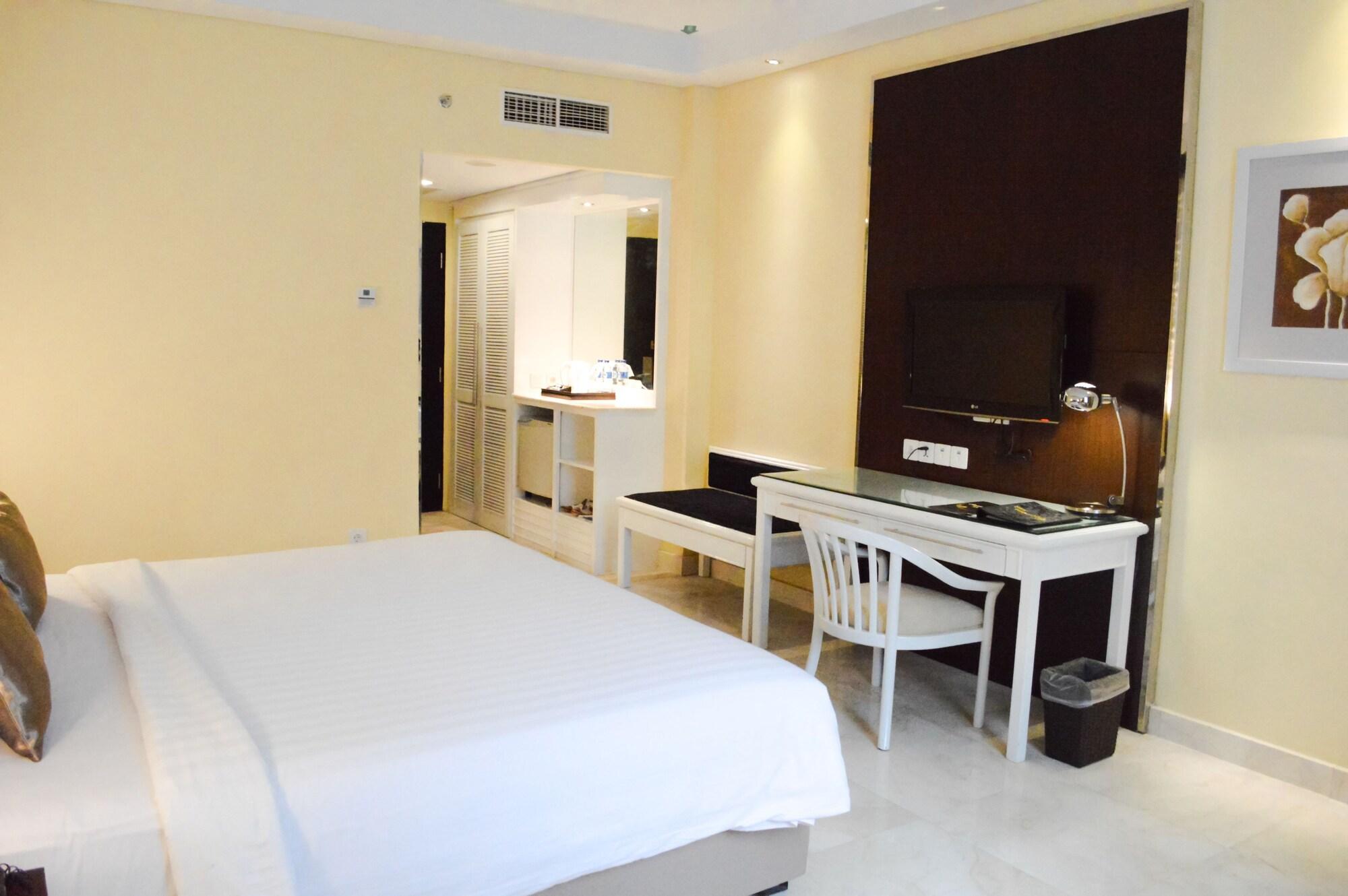 Hotel New Saphir Jogyakarta Zewnętrze zdjęcie